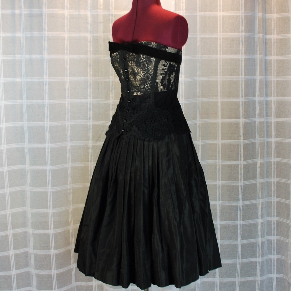 Black lace strapless sheer top velvet buttons prom